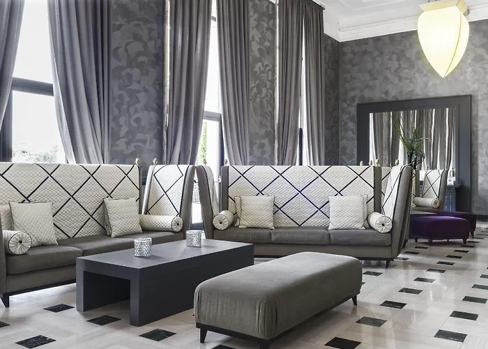 Th - Carpegna Palace Hotel 4*